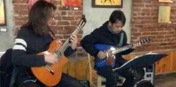entertainment.kompas.com Bergitar