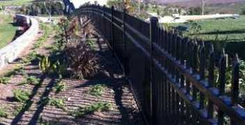 lakelandfence.com Carmenita
