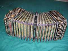 chicagoantiquesguide.com Concertina