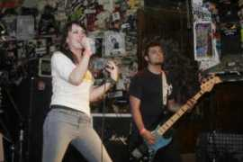 metalmaidens.com Devola