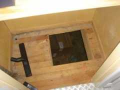 rawiriblundell.com Manhole