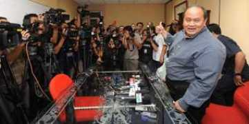 nasional.kompas.com Moeis