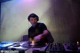 rave.cz Parabot