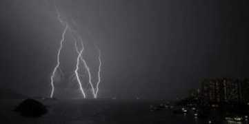 regional.kompas.com Petir