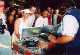 raversdigest.com Theeo